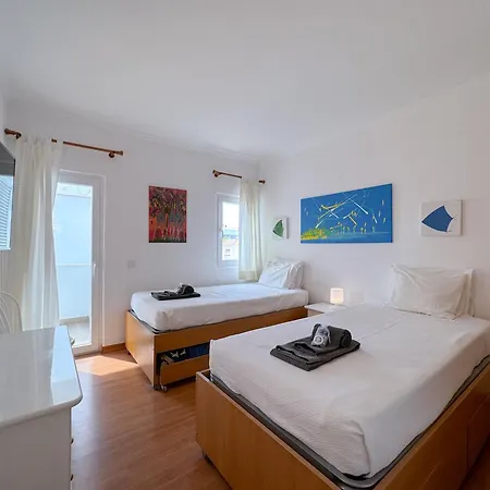 Casa Com 2 E Terraco A Passos Do Mar #1958 Ferienhaus *