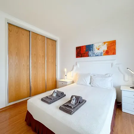 Casa Com 2 E Terraco A Passos Do Mar #1958