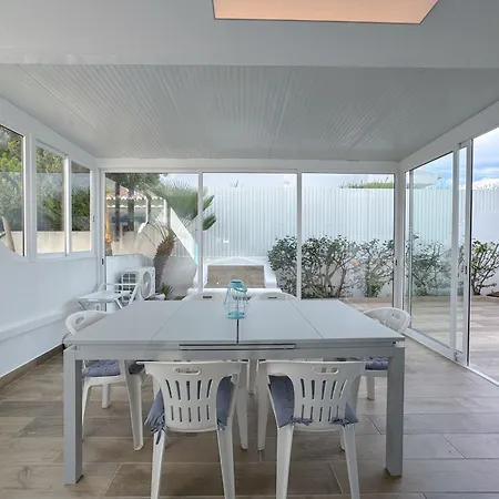 Casa Com 2 E Terraco A Passos Do Mar #1958 펜션