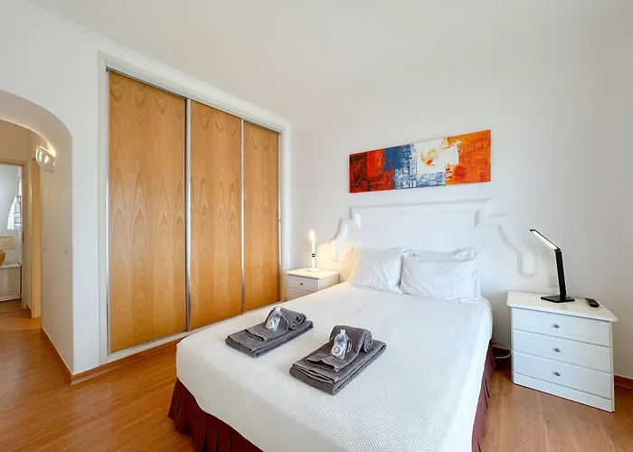 Casa Com 2 E Terraco A Passos Do Mar #1958