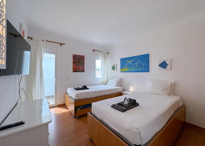 Casa Com 2 E Terraco A Passos Do Mar #1958 度假居 *