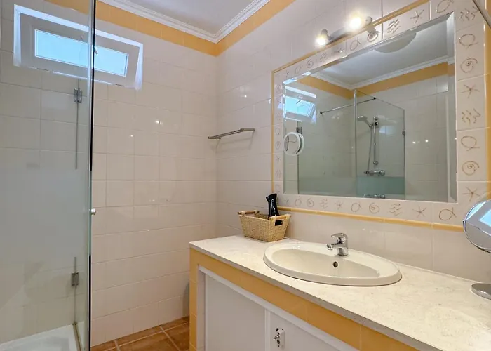 度假居 Casa Com 2 E Terraco A Passos Do Mar #1958